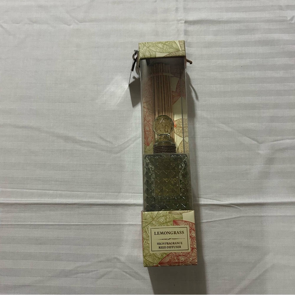 Lemongrass reed diffuser NWT